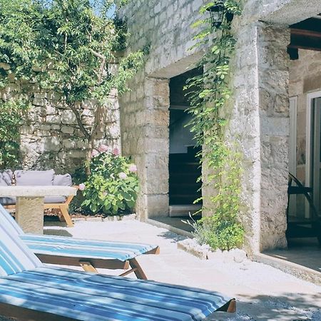 Rector'S Villa - Charming Retreat In Old Town With Jacuzzi In Private Courtyard Rab Town Bagian luar foto