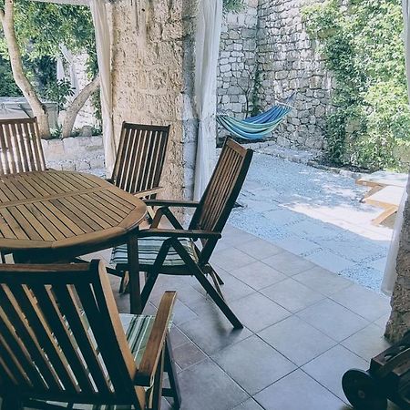 Rector'S Villa - Charming Retreat In Old Town With Jacuzzi In Private Courtyard Rab Town Bagian luar foto