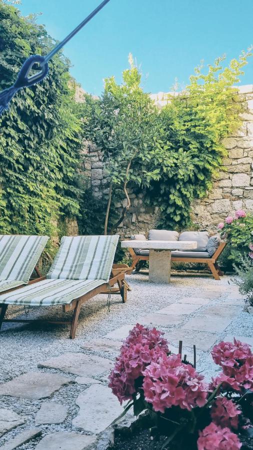 Rector'S Villa - Charming Retreat In Old Town With Jacuzzi In Private Courtyard Rab Town Bagian luar foto