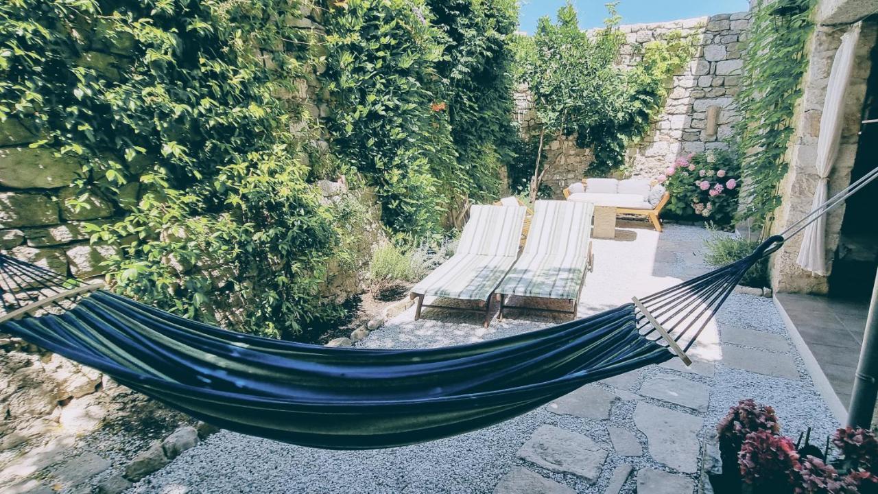 Rector'S Villa - Charming Retreat In Old Town With Jacuzzi In Private Courtyard Rab Town Bagian luar foto