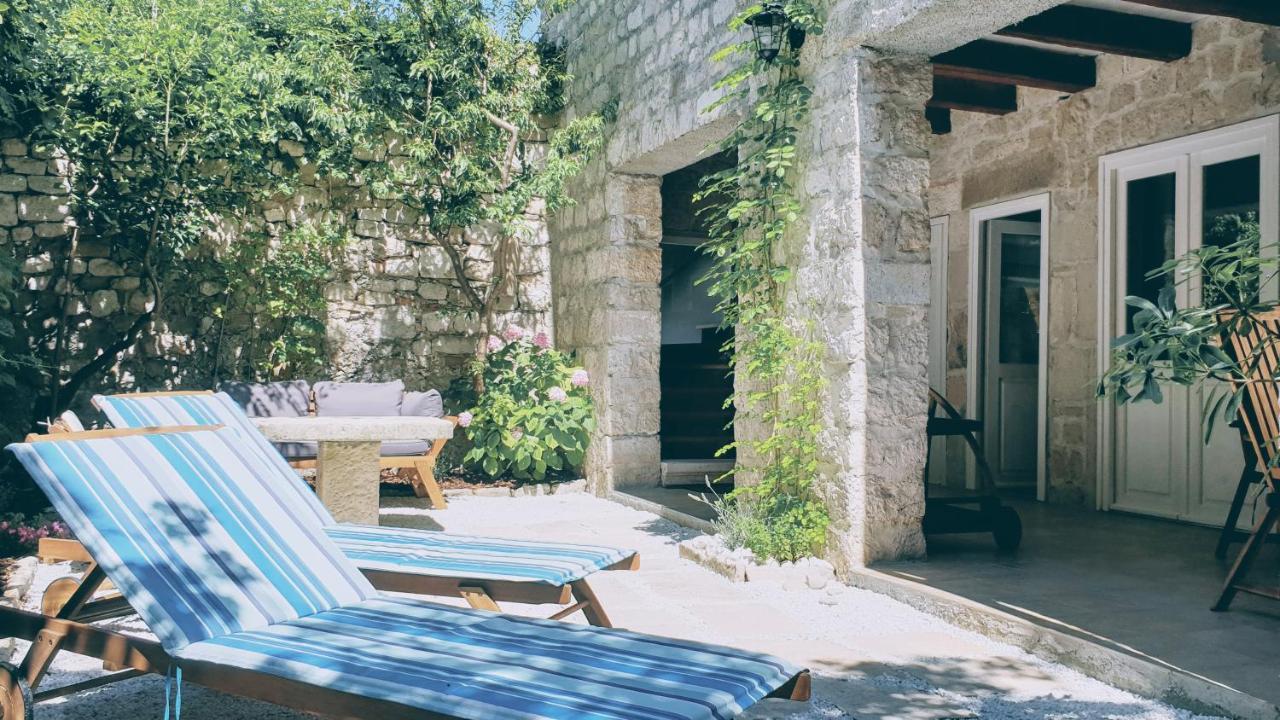 Rector'S Villa - Charming Retreat In Old Town With Jacuzzi In Private Courtyard Rab Town Bagian luar foto