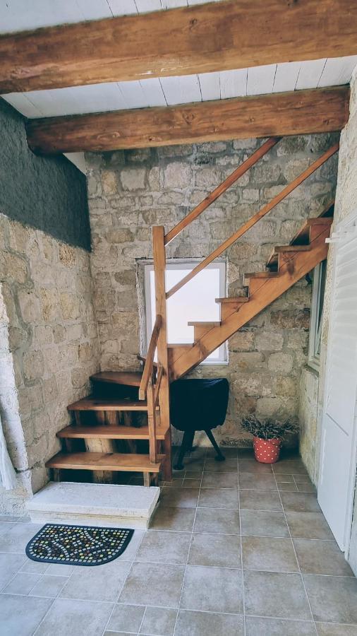 Rector'S Villa - Charming Retreat In Old Town With Jacuzzi In Private Courtyard Rab Town Bagian luar foto