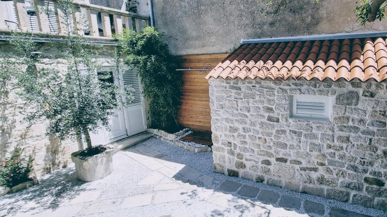 Rector'S Villa - Charming Retreat In Old Town With Jacuzzi In Private Courtyard Rab Town Bagian luar foto