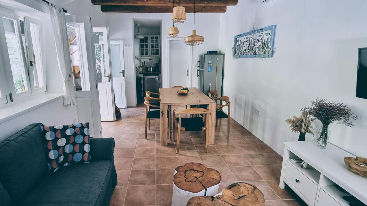 Rector'S Villa - Charming Retreat In Old Town With Jacuzzi In Private Courtyard Rab Town Bagian luar foto