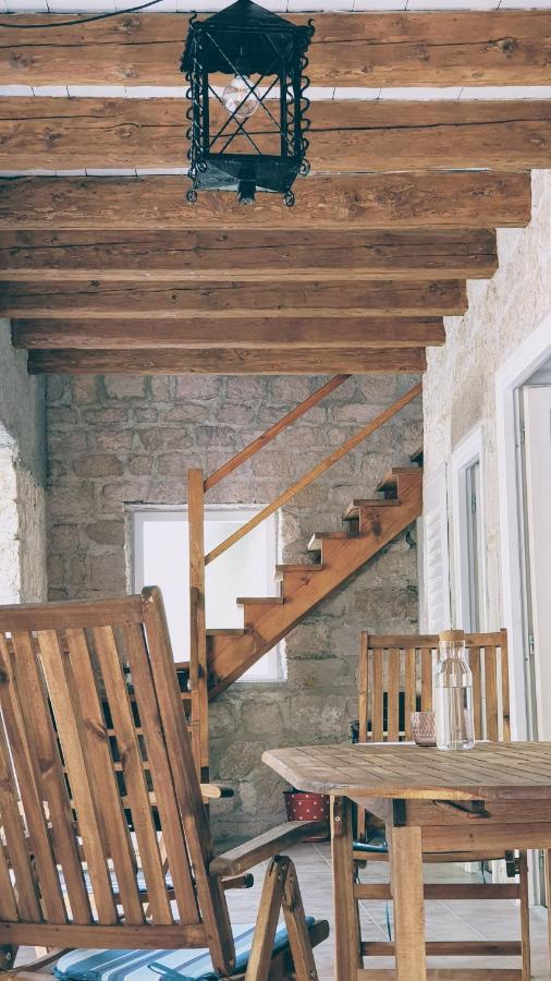 Rector'S Villa - Charming Retreat In Old Town With Jacuzzi In Private Courtyard Rab Town Bagian luar foto