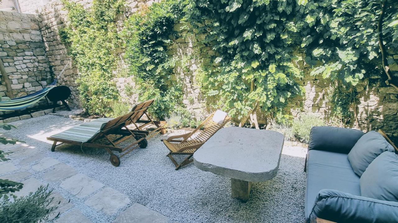 Rector'S Villa - Charming Retreat In Old Town With Jacuzzi In Private Courtyard Rab Town Bagian luar foto